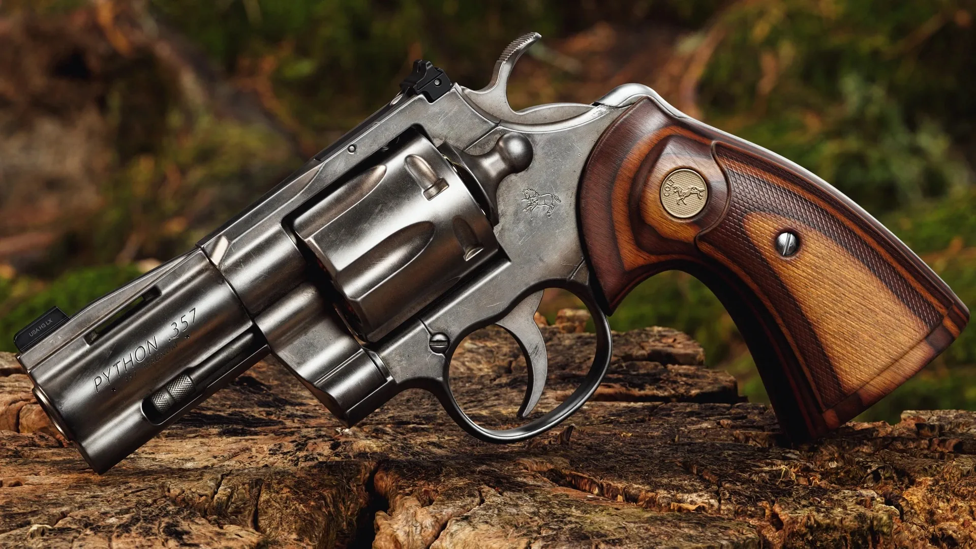 Colt Python 左轮手枪的 3D 写实渲染成品图