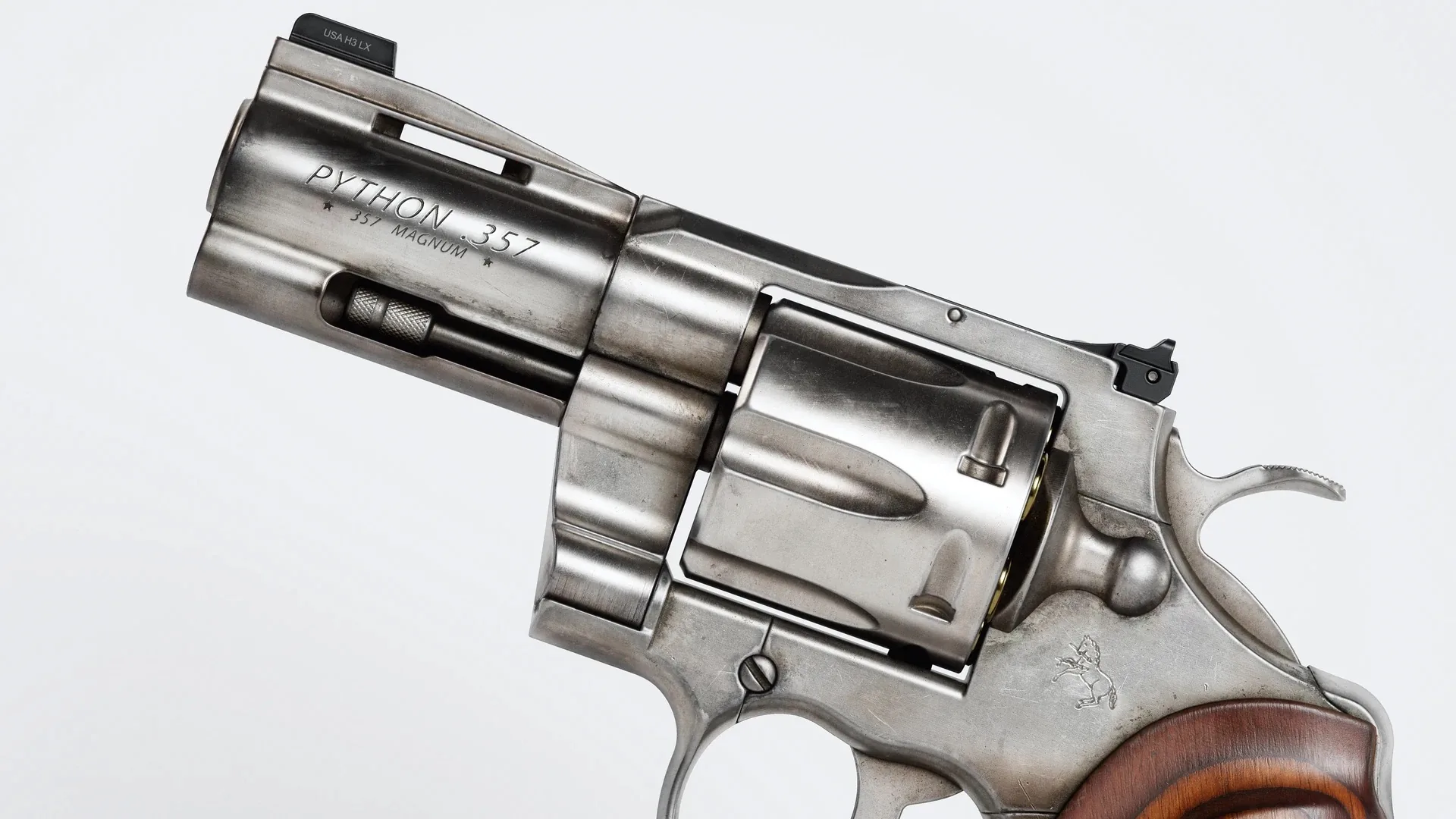 Plasticity 中搭建的 Colt Python 左轮手枪模型