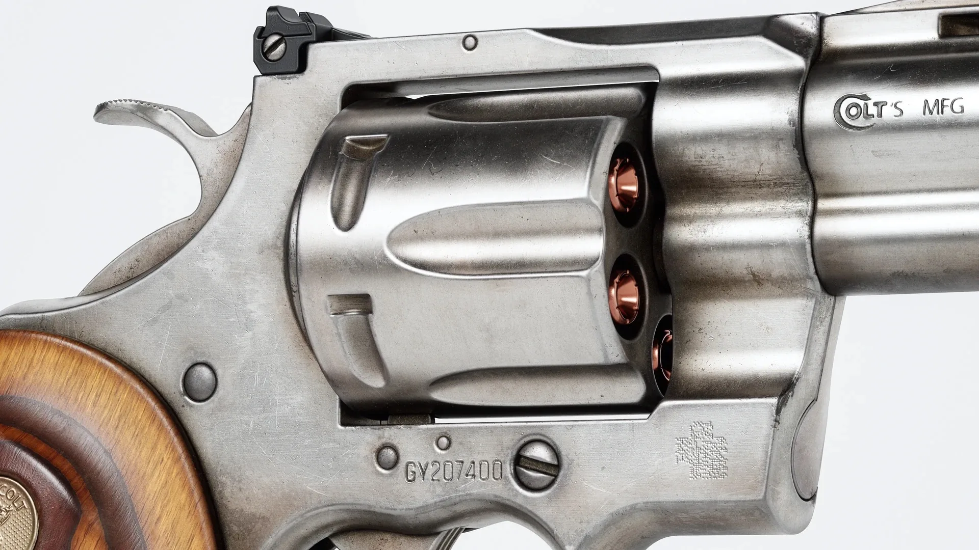 Colt Python 左轮手枪铬质表面参考与模型